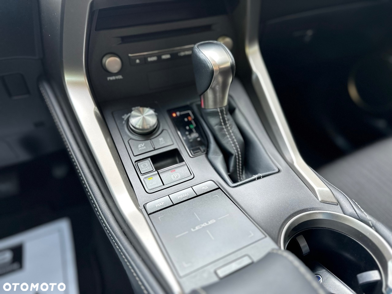 Lexus NX 300h Comfort AWD - 22
