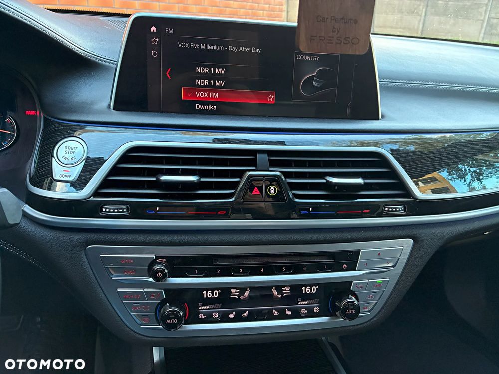 BMW Seria 7 740Li - 33