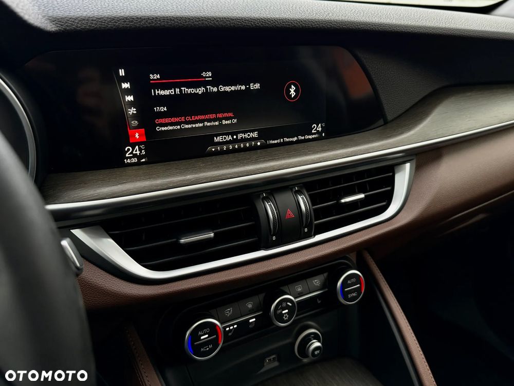 Alfa Romeo Stelvio 2.0 Turbo 16V AT8-Q4 Veloce Ti - 14