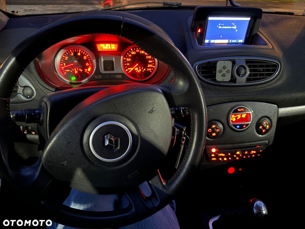 Renault Clio - 8