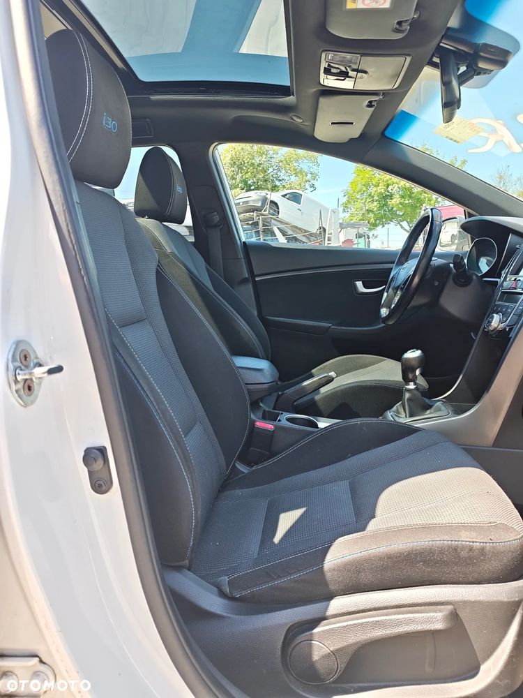 Hyundai i30 1.6 CRDi Fifa World Cup Edition - 29