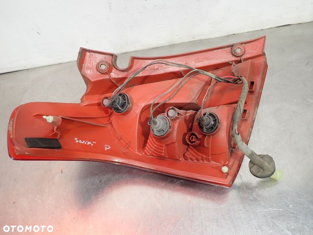LAMPA PRAWA TYLNA SUZUKI SWIFT IV - 6