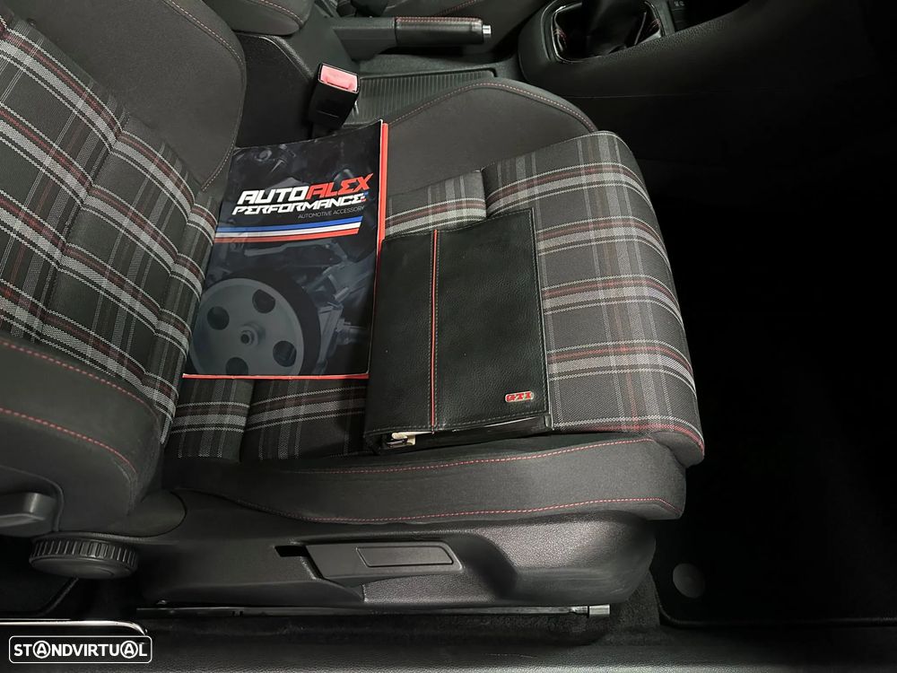 VW Golf 2.0 GTI - 43