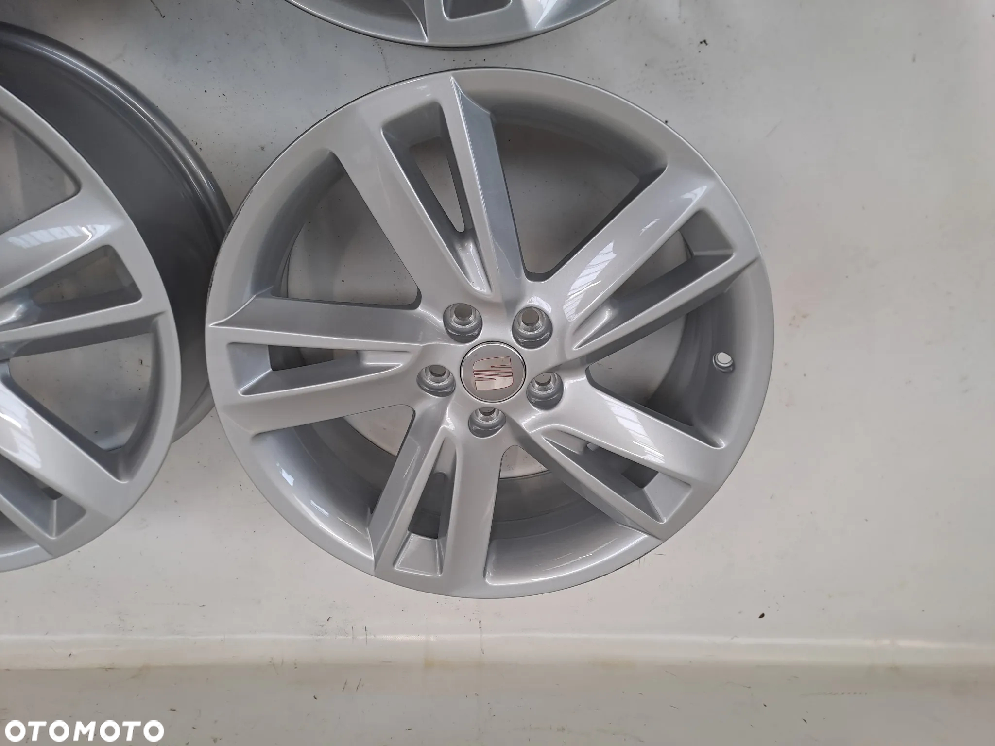 FELGI ALUMINIOWE 5x100 6.5Jx17 CALI ET48 6F9601025 SEAT ARONA IBIZA AUDI SEAT SKODA VW DEMO Komplet - 3