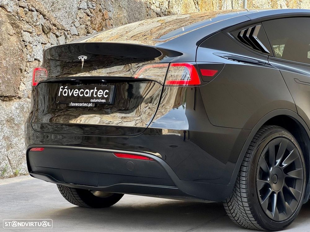 Tesla Model Y Long Range Dual Motor AWD - 29