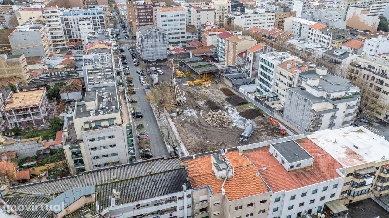 Apartamento NOVO T1 com Terraço ( Condomínio Privado) - Grande imagem: 2/12