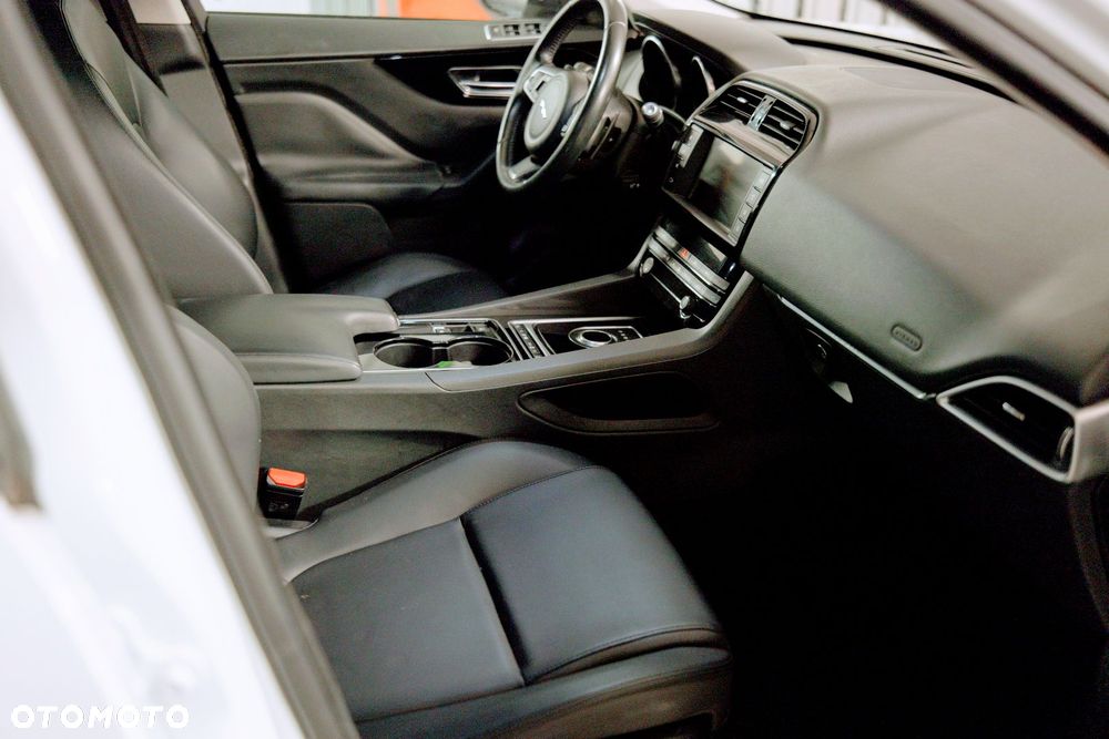 Jaguar F-Pace 35t AWD Prestige - 7