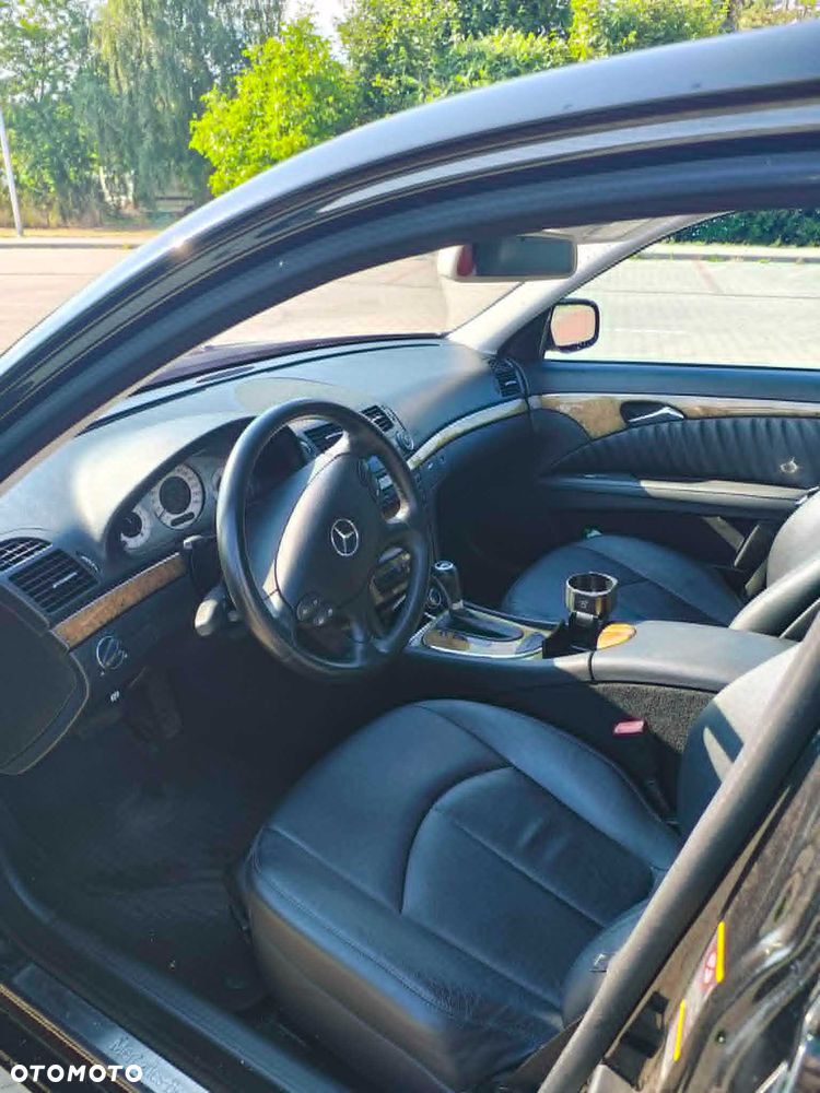 Mercedes-Benz E-Class 2009 photo 4