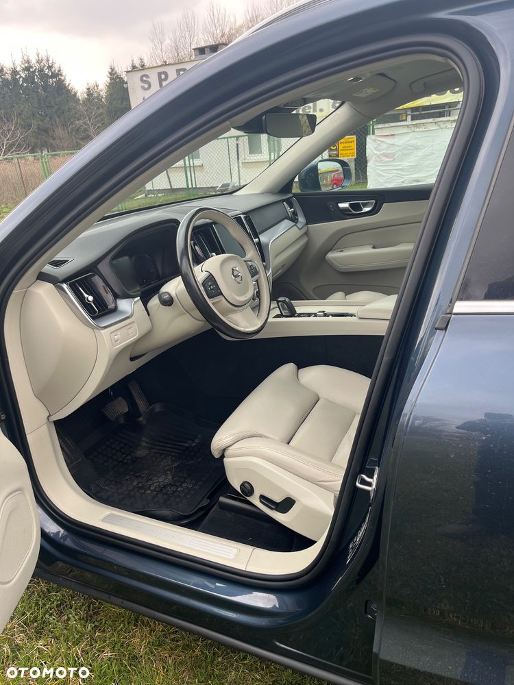 Volvo XC 60 B4 D Momentum Pro - 12