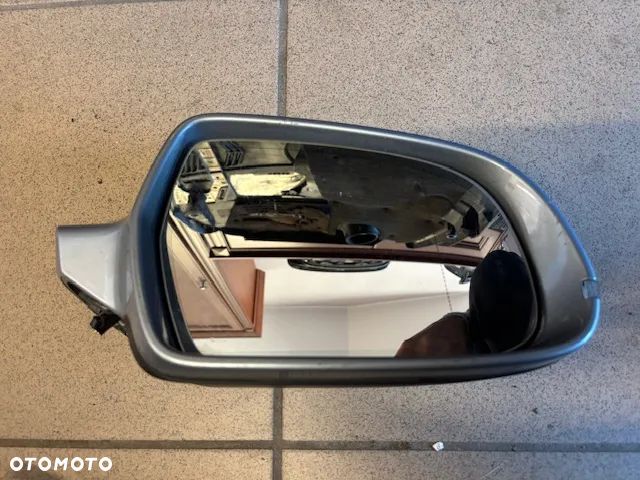 LUSTERKO PRAWE AUDI A4 B8 - 3
