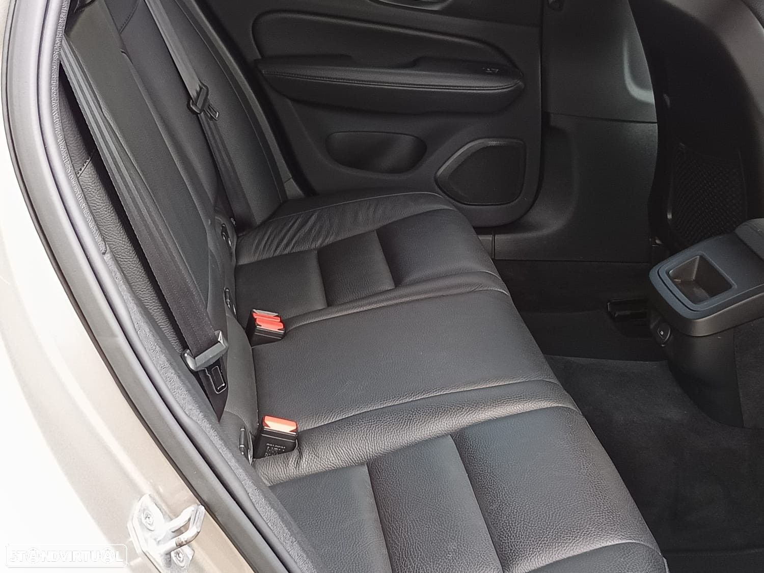 Volvo V60 2.0 B4 Momentum Plus Geartronic - 16