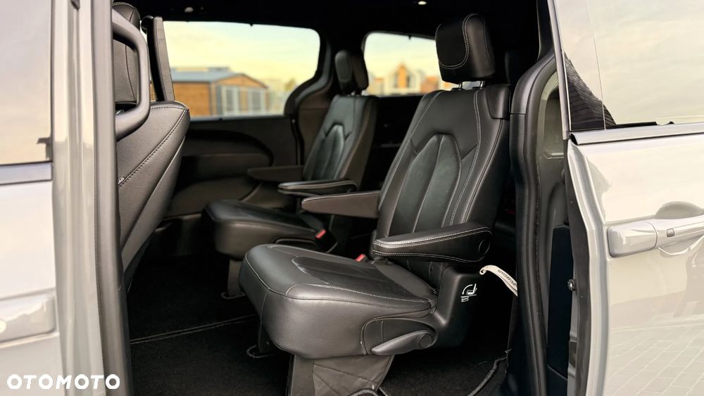 Chrysler Pacifica - 24
