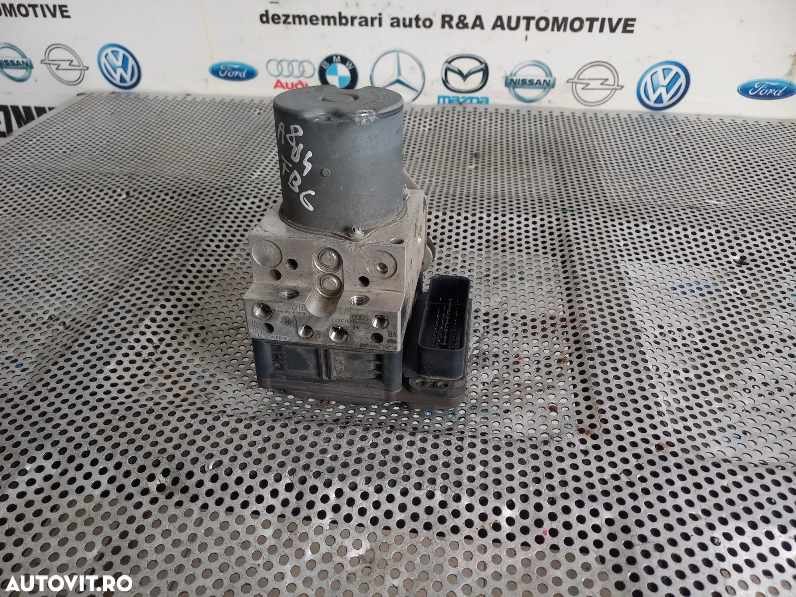 Modul Pompa Unitate ABS Audi A8 4H D4 An 2010-2011-2012-2013-2014-2015-2016-2017 Cod 4H0907379C Dezmembrez Audi A8 4H D4 3.0 Tdi Quattro Motor CDT Cutie MXU Volan Stanga - Dezmembrari Arad - 3