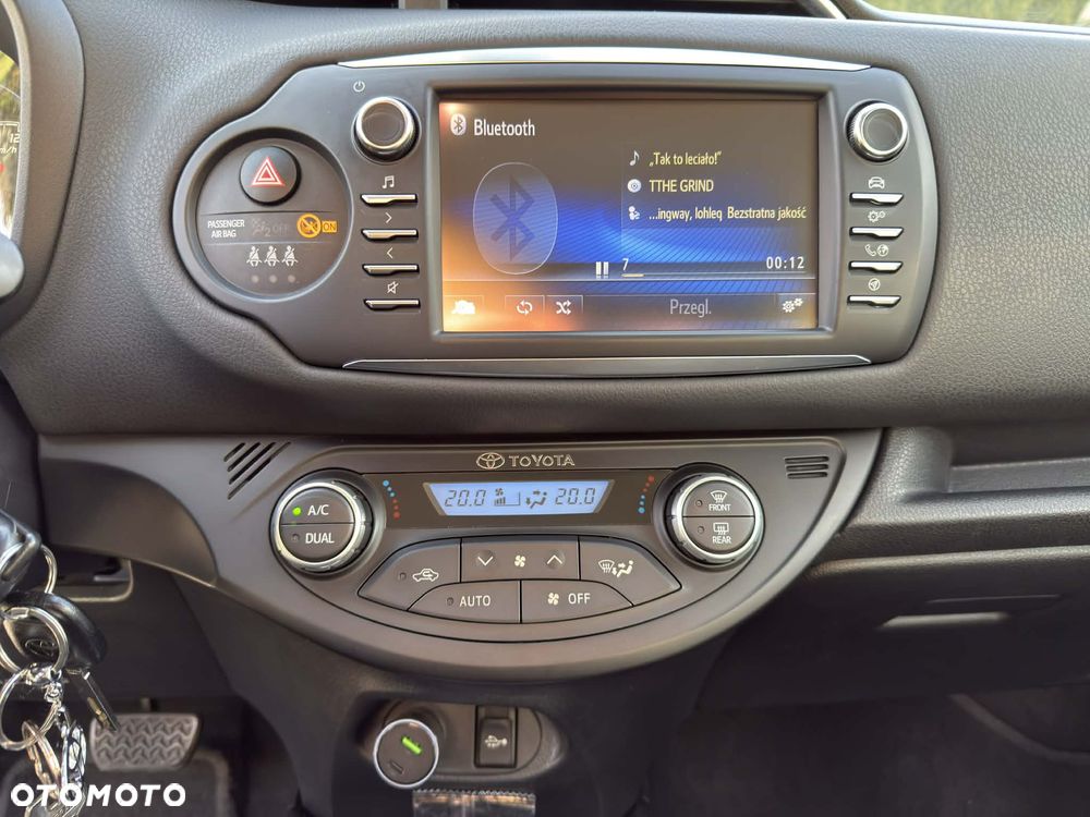 Toyota Yaris Hybrid 100 Premium - 12