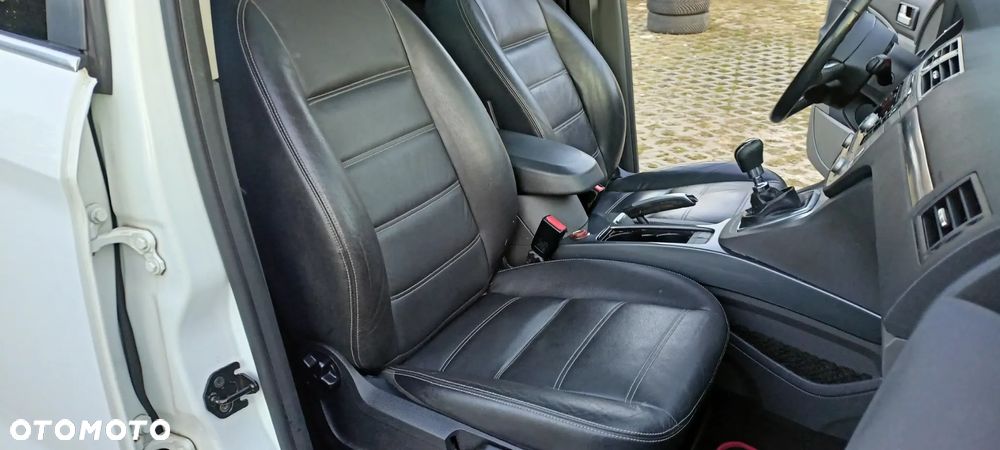 Ford Kuga 2.0 TDCi 2x4 Titanium - 23