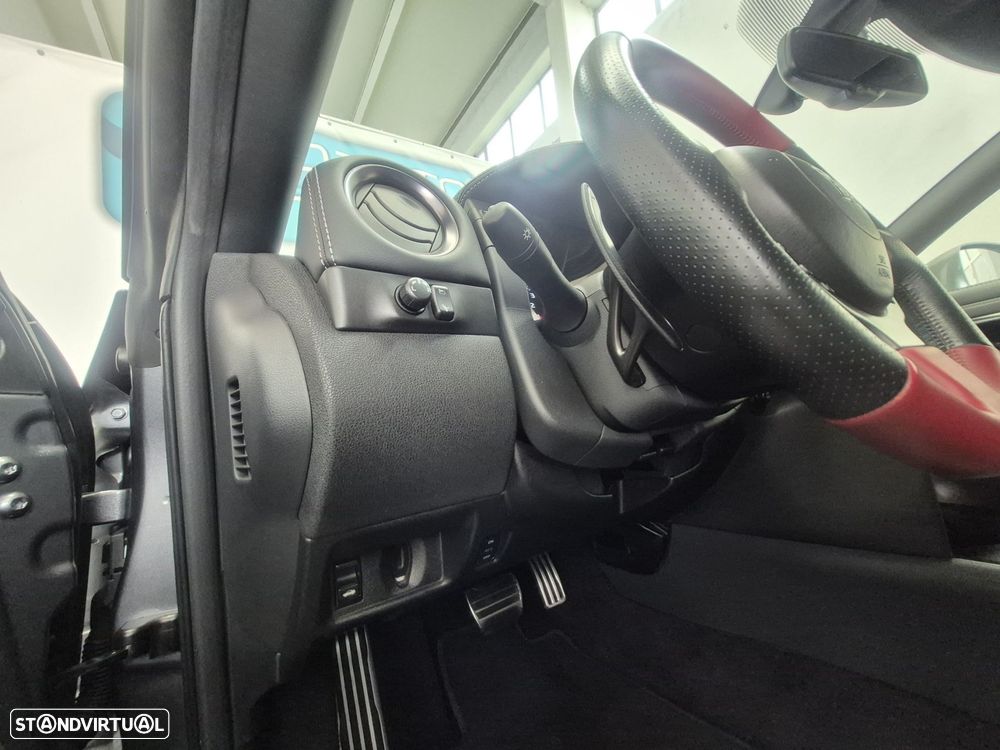 Nissan GT-R 3.8 V6 Black Edition - 30