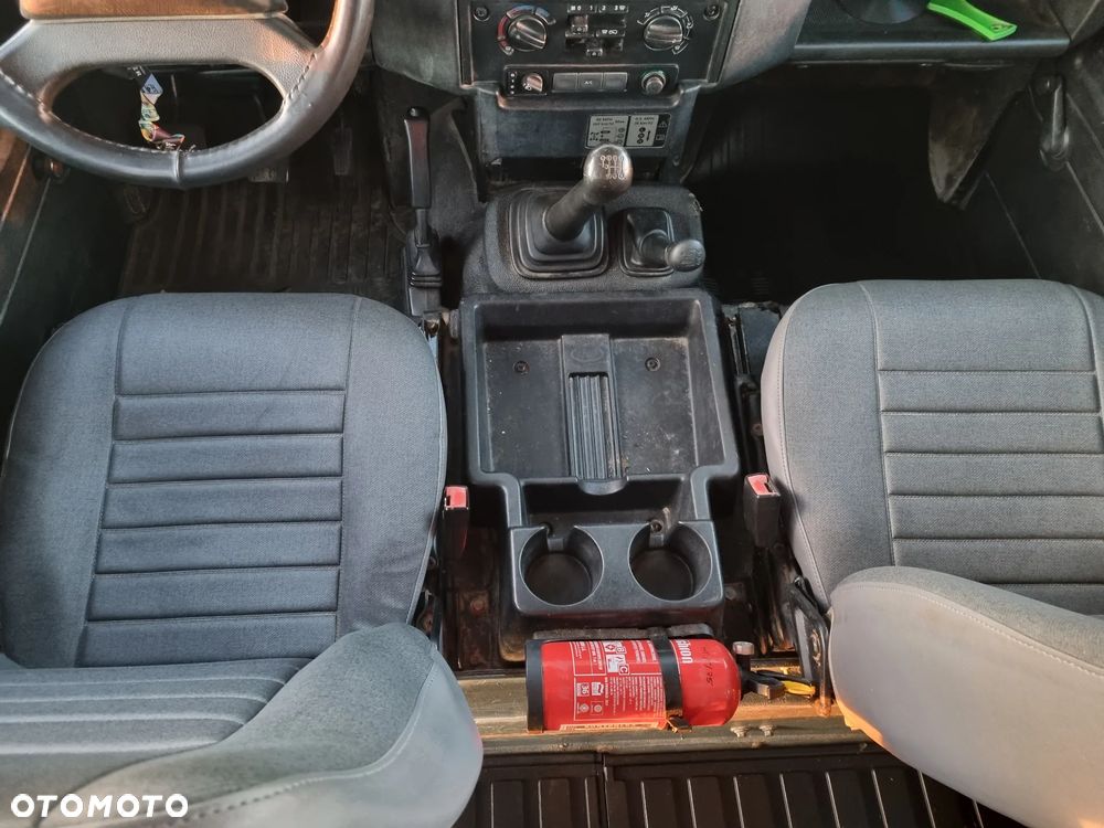 Land Rover Defender 2.2 TD4 E - 29