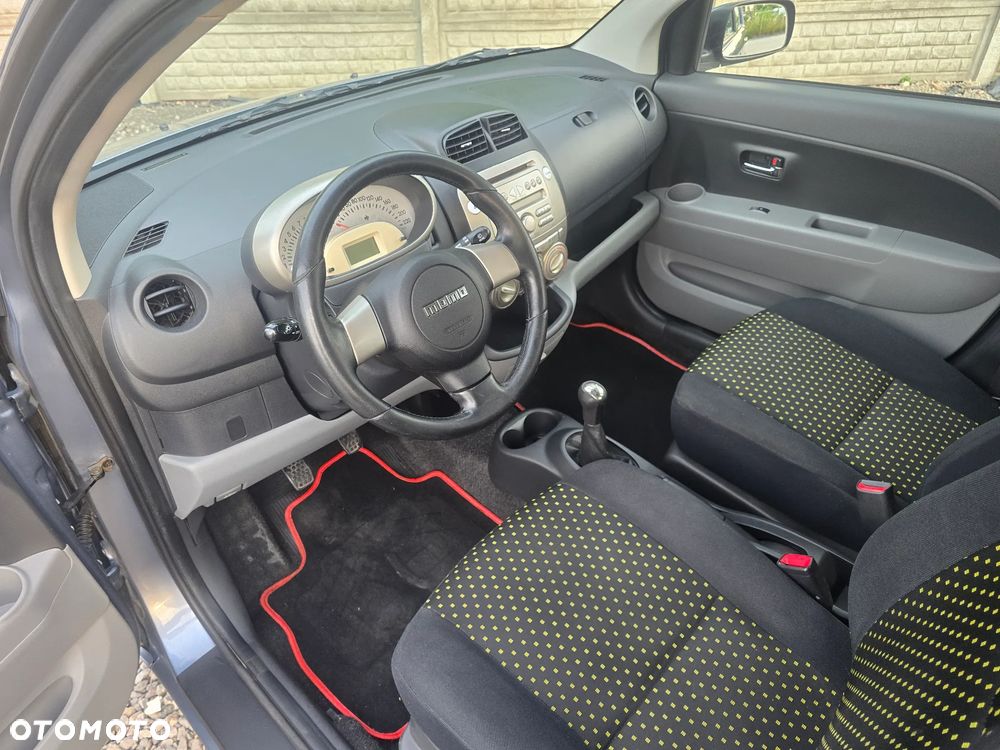 Daihatsu Sirion - 19