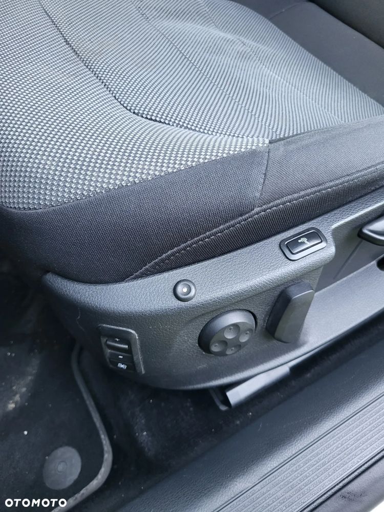 Volkswagen Passat 2.0 TDI Comfortline - 10