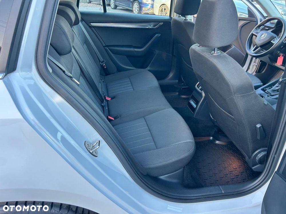 Skoda Octavia 2.0 TDI DSG Selection - 28