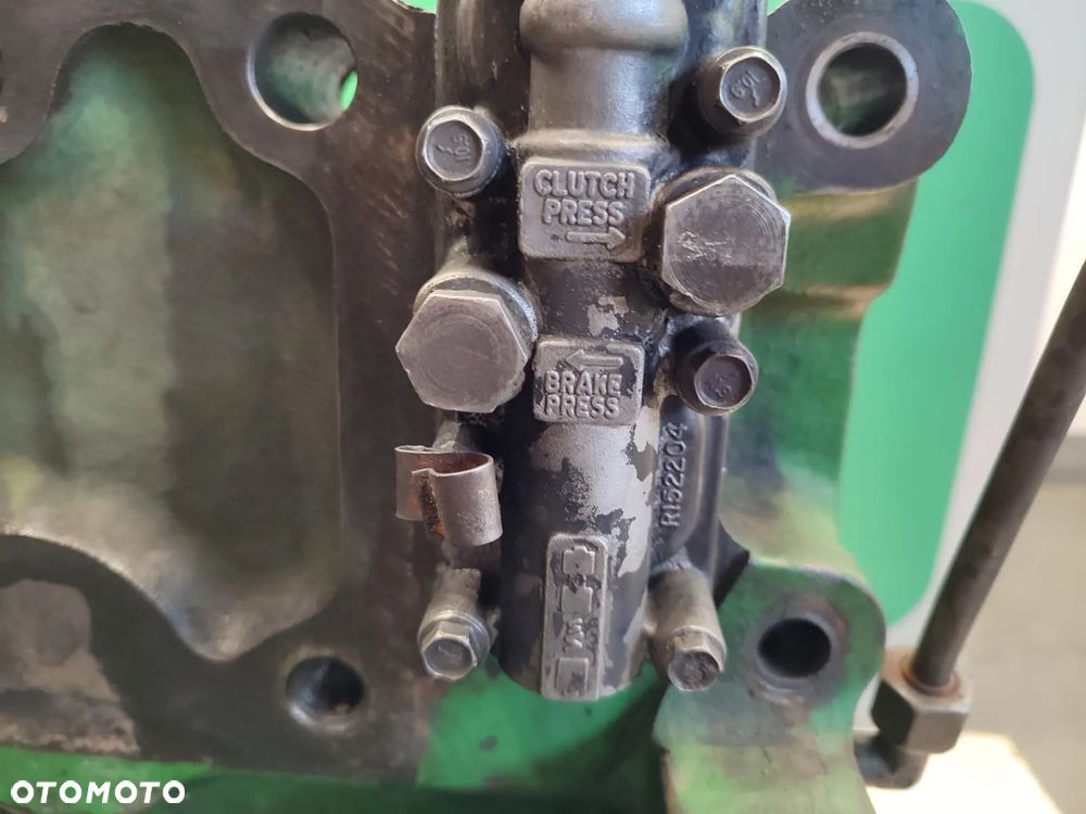 WOM   R134308  R129652   JOHN DEERE 6810 - 17