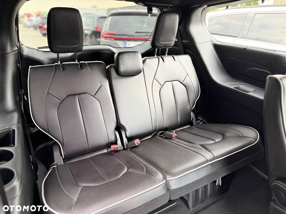 Chrysler Pacifica - 27