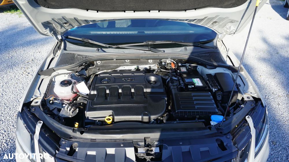 Skoda Octavia 2.0 TDI DSG RS - 35