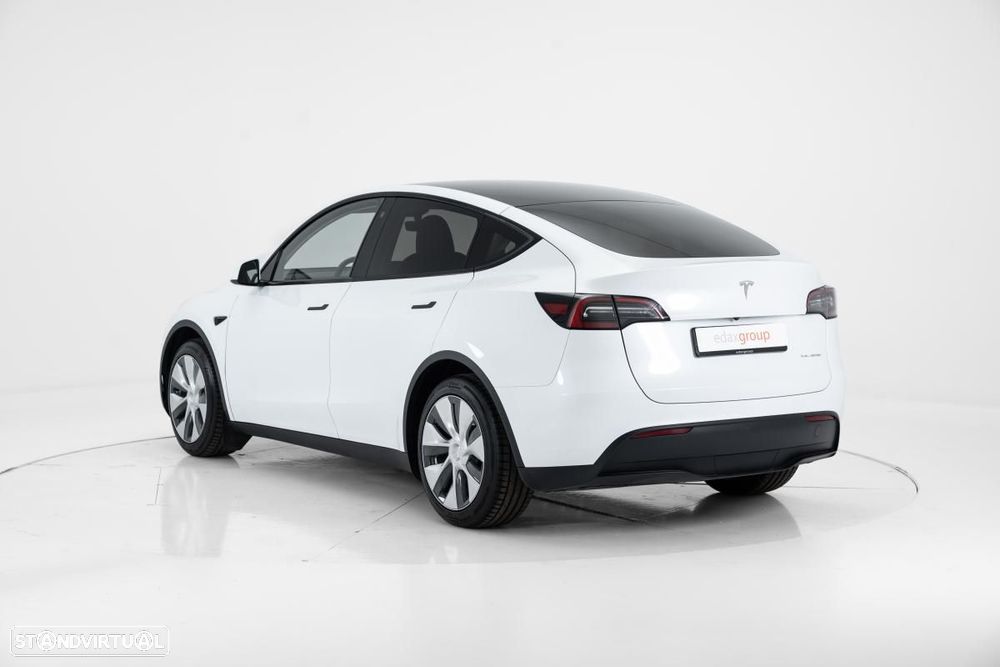 Tesla Model Y RWD — fotografia 4