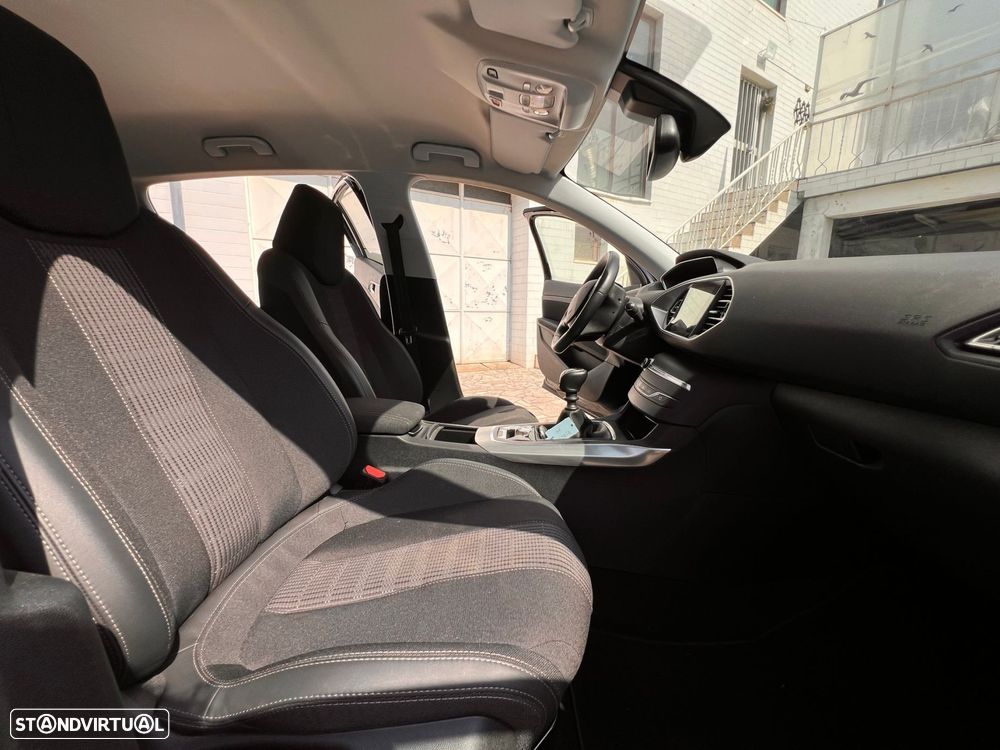 Peugeot 308 1.2 PureTech Allure - 35