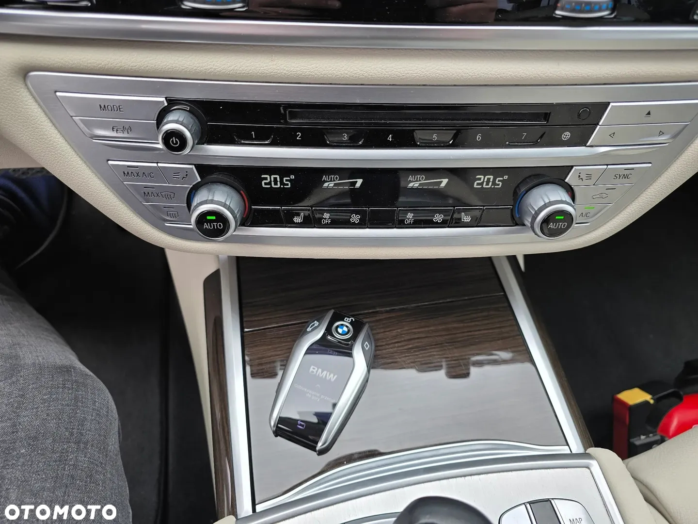 BMW Seria 7 750i xDrive sport - 34