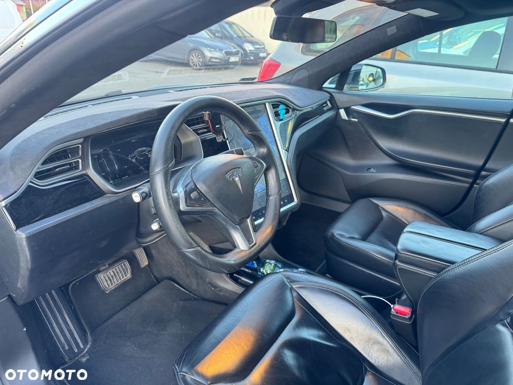 Tesla Model S - 8