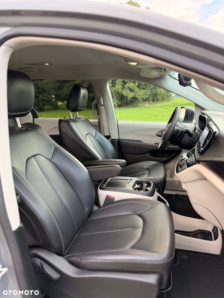 Chrysler Pacifica - 14