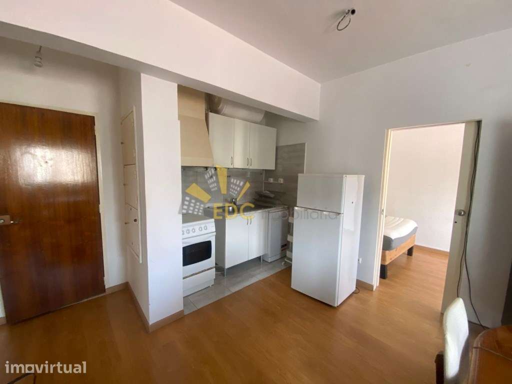 Apartamento T1+1 com Varanda Fechada na Reboleira | Excelente Oport... - Grande imagem: 2/16