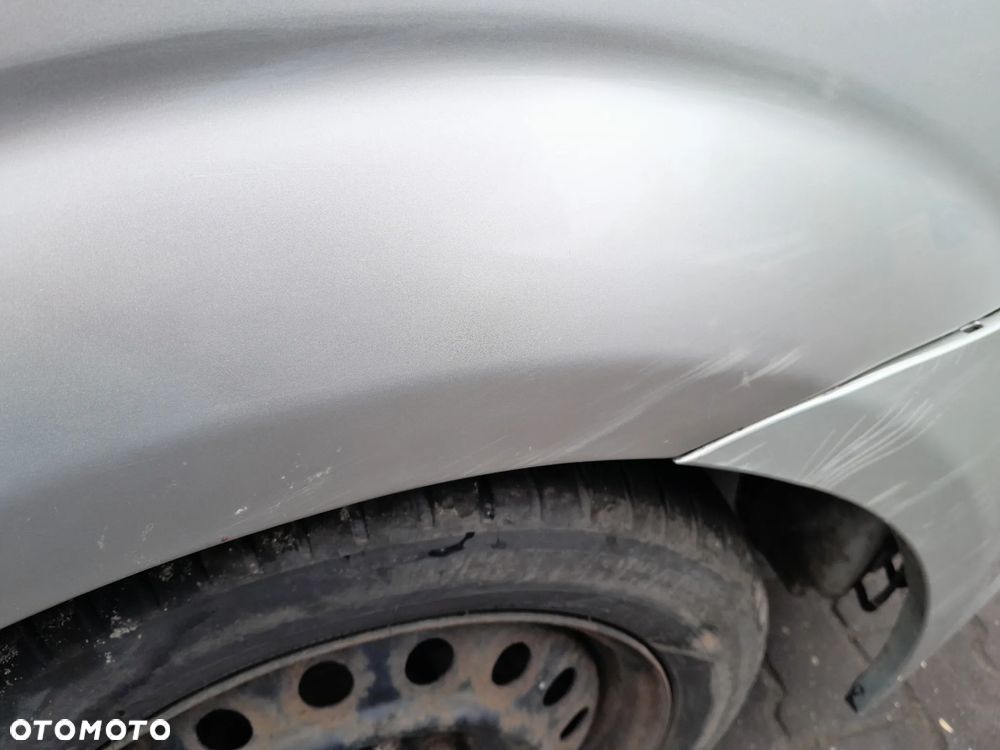 Błotnik przedni prawy TOYOTA Corolla Verso II lift 06-09r. 1C0 - 4