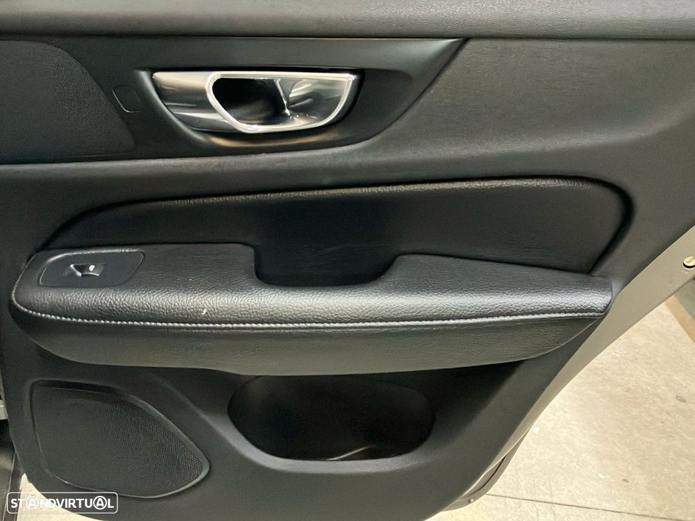 Volvo V60 2.0 D3 Momentum Plus Geartronic - 23