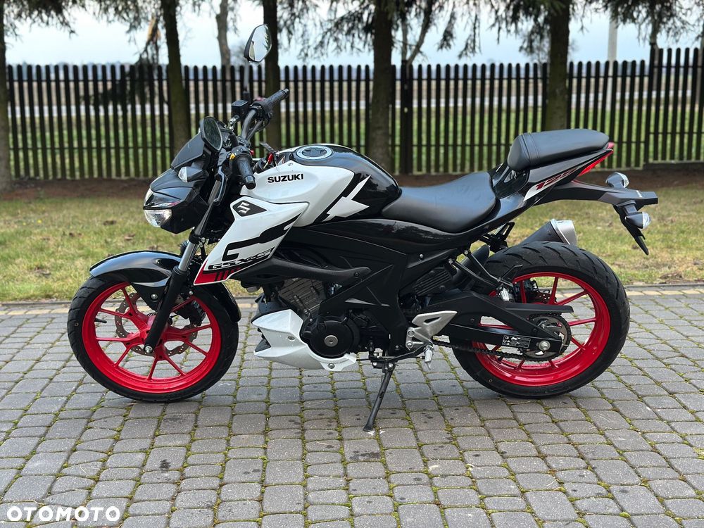 Suzuki GSX - 12