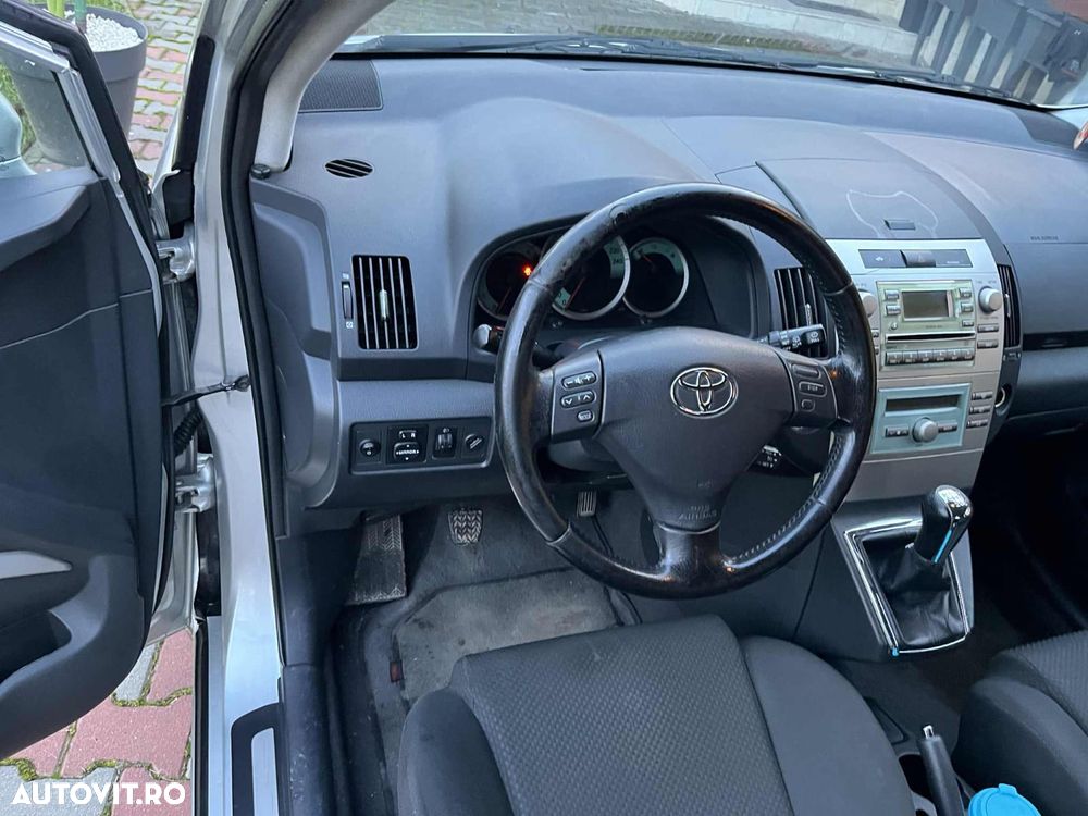 Toyota Corolla Verso 2.2 D-4D Sol Plus - 5