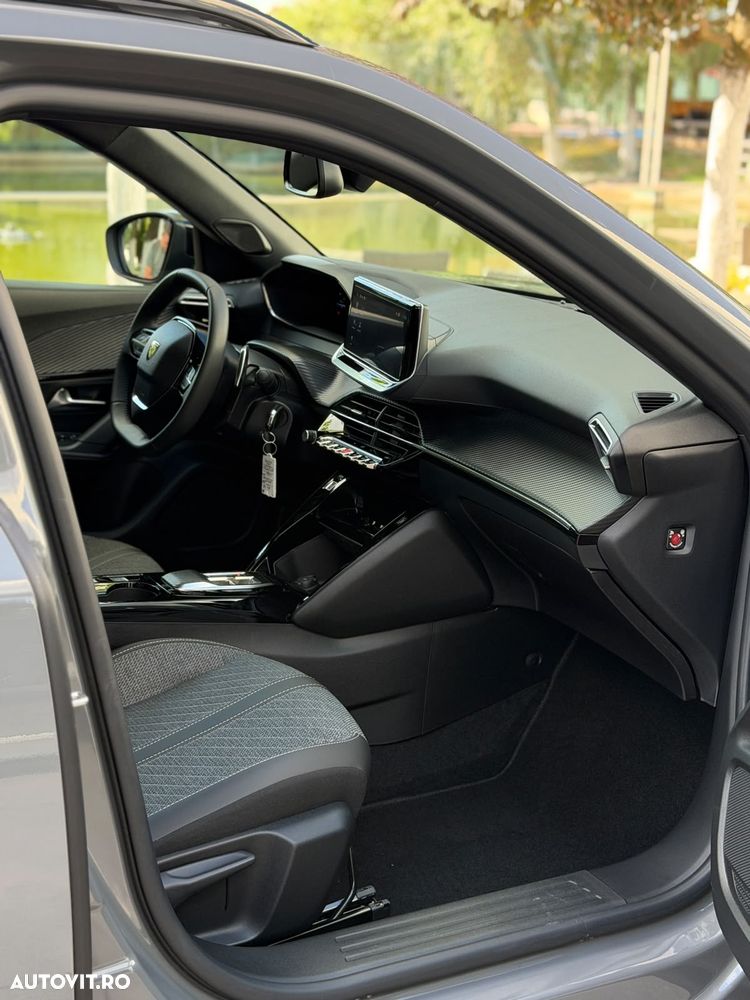 Peugeot 2008 1.2 L PureTech STT EAT8 Allure - 16