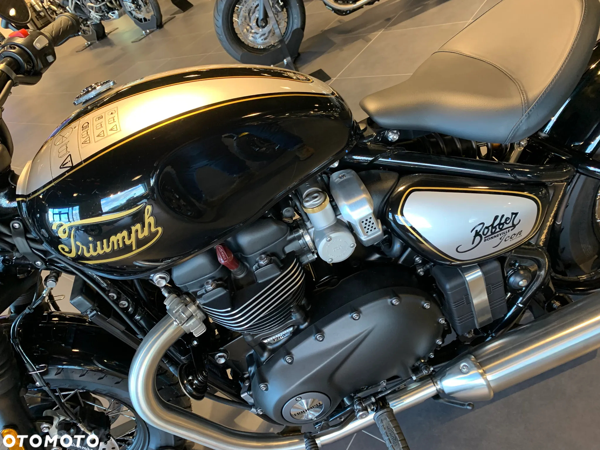 Triumph Bonneville Bobber - 26
