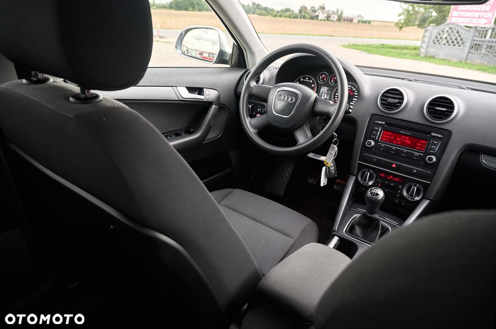 Audi A3 Sportback 1.6 Ambiente - 37