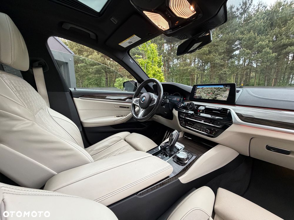 BMW Seria 5 M550i xDrive - 30