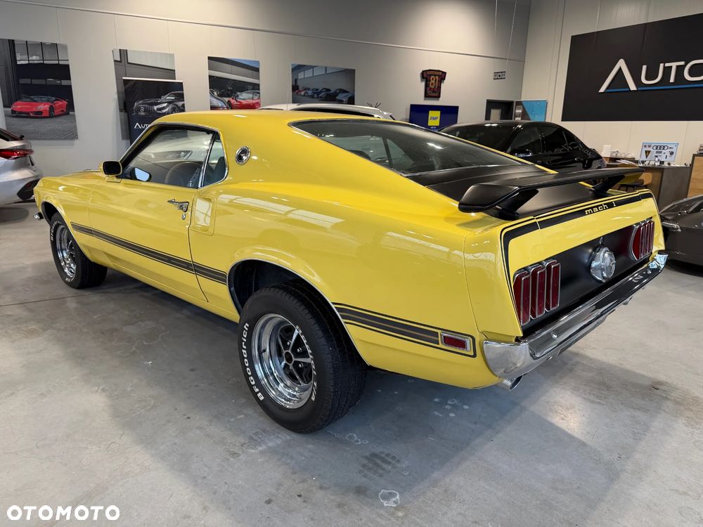Ford Mustang - 7