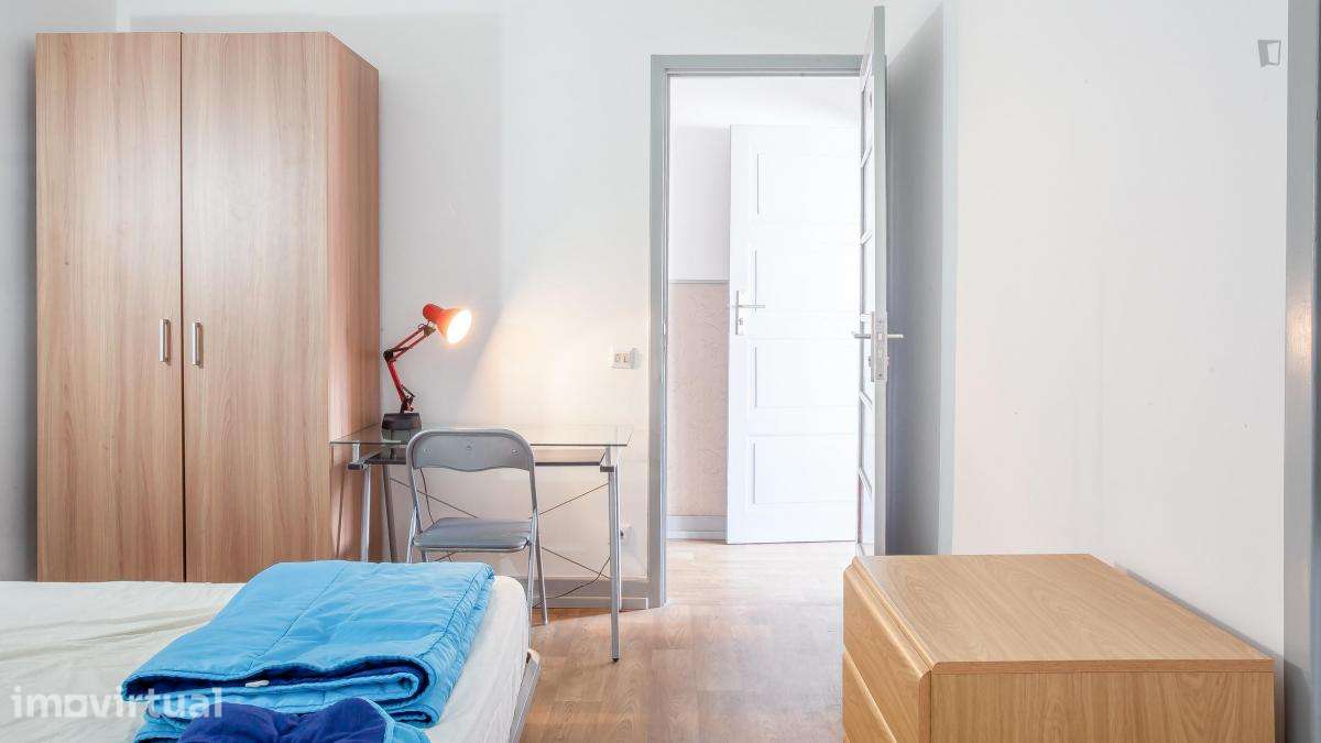 Quarto - localizado em Baixa Coimbra - Grande imagem: 4/6