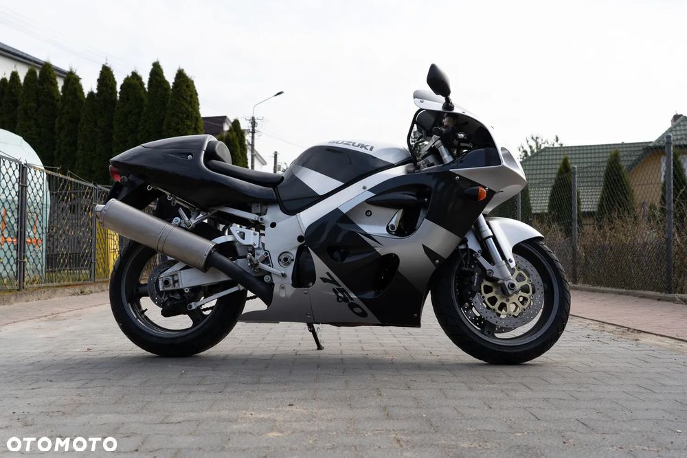 Suzuki GSX-R - 10
