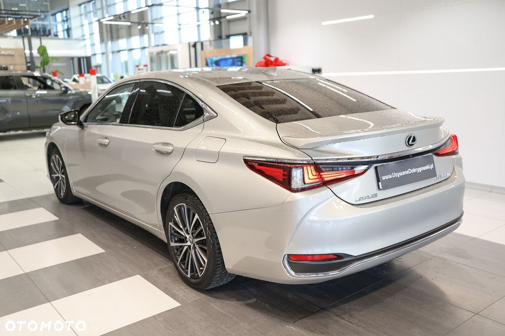 Lexus ES 300h Business Edition - 4