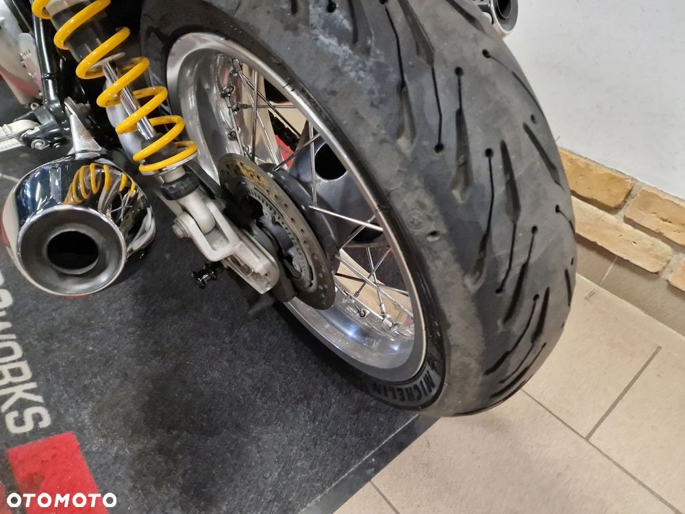 Triumph Thruxton - 12