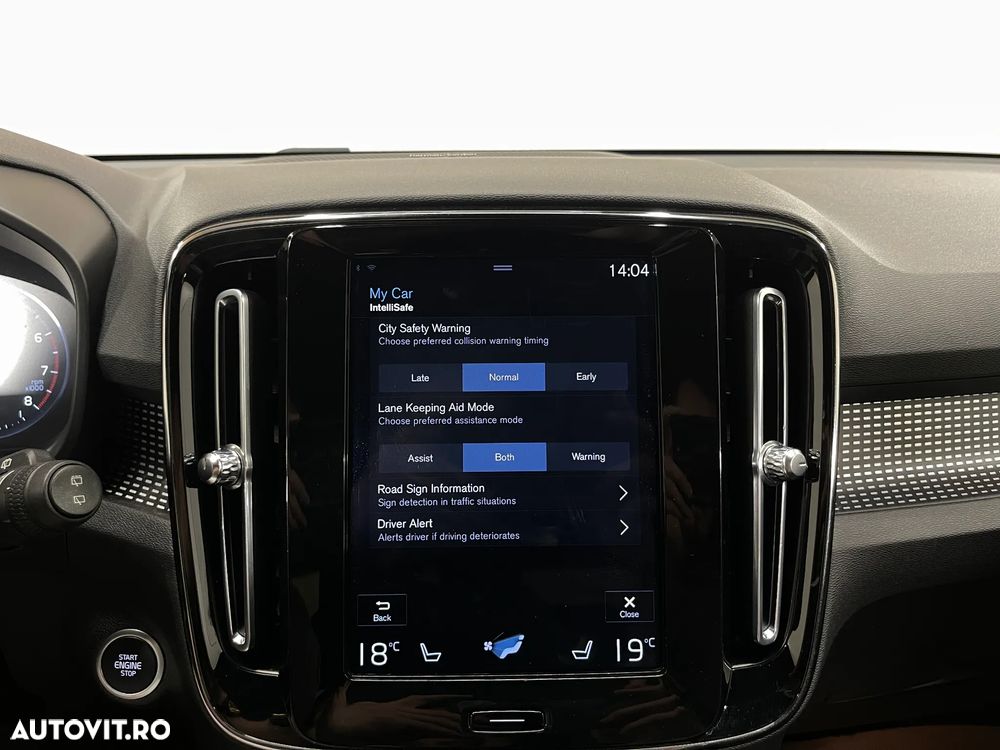 Volvo XC 40 B4 AT8 AWD Mild Hybrid R-Design - 19