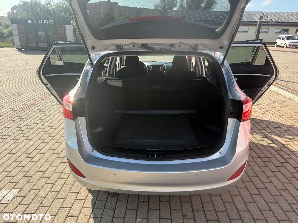 Hyundai i30 i30cw blue 1.6 CRDi Trend - 3