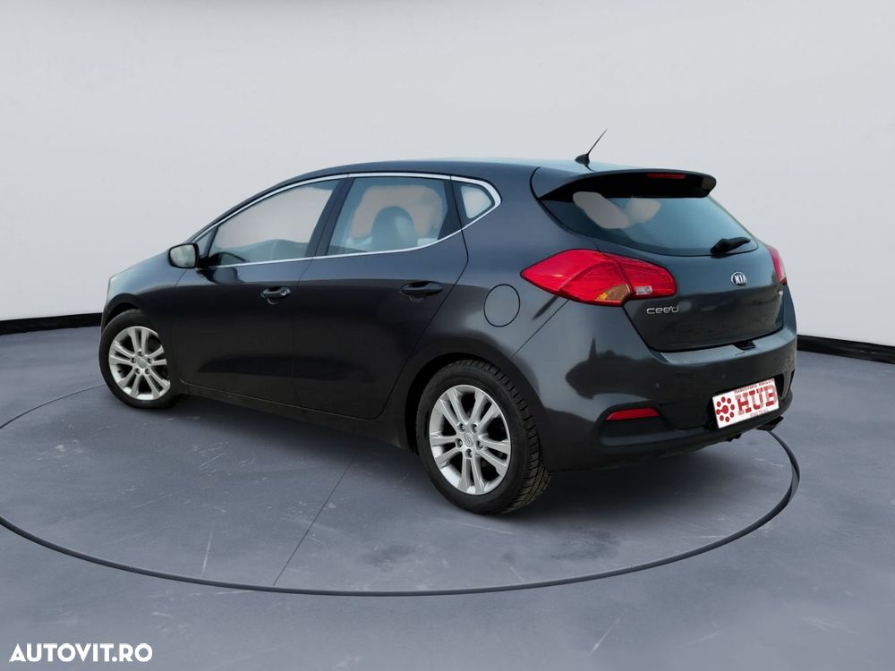 Kia Ceed 1.6 CRDi 128 Fifa World Cup Edition - 5