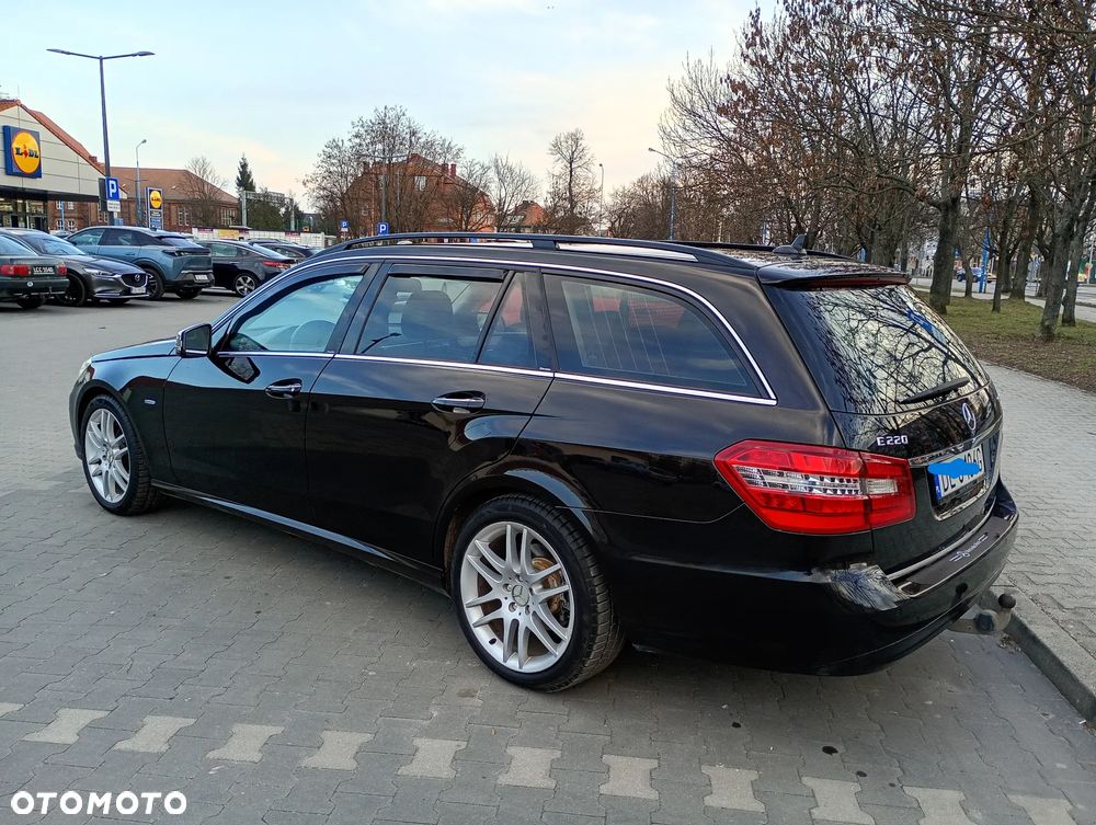 Mercedes-Benz Klasa E 220 CDI DPF BlueEFFICIENCY Automatik - 3